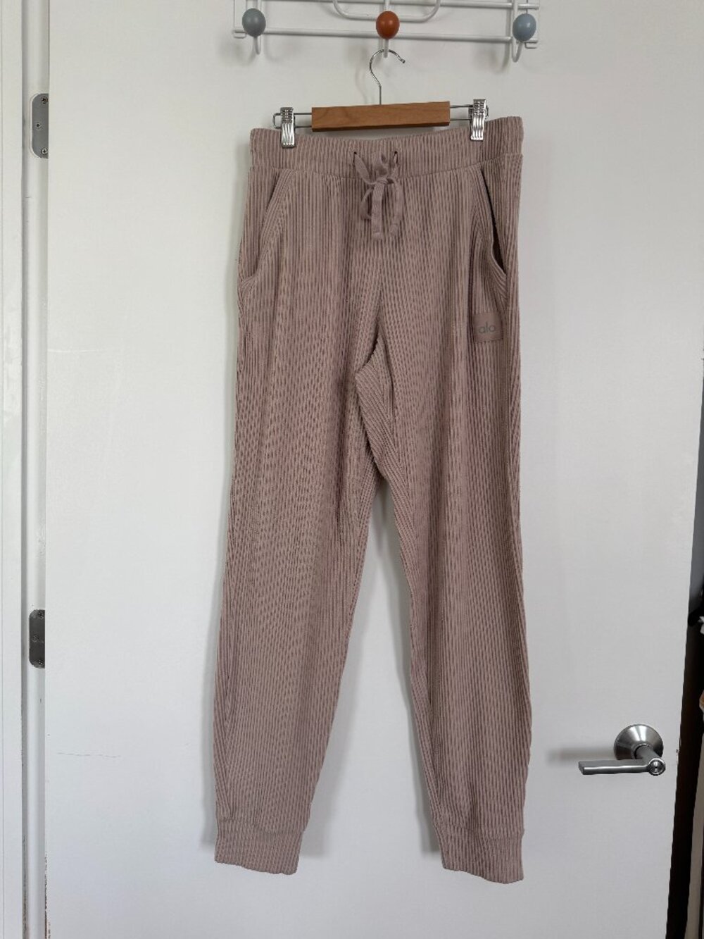 alo muse sweatpant size M dusty rose
